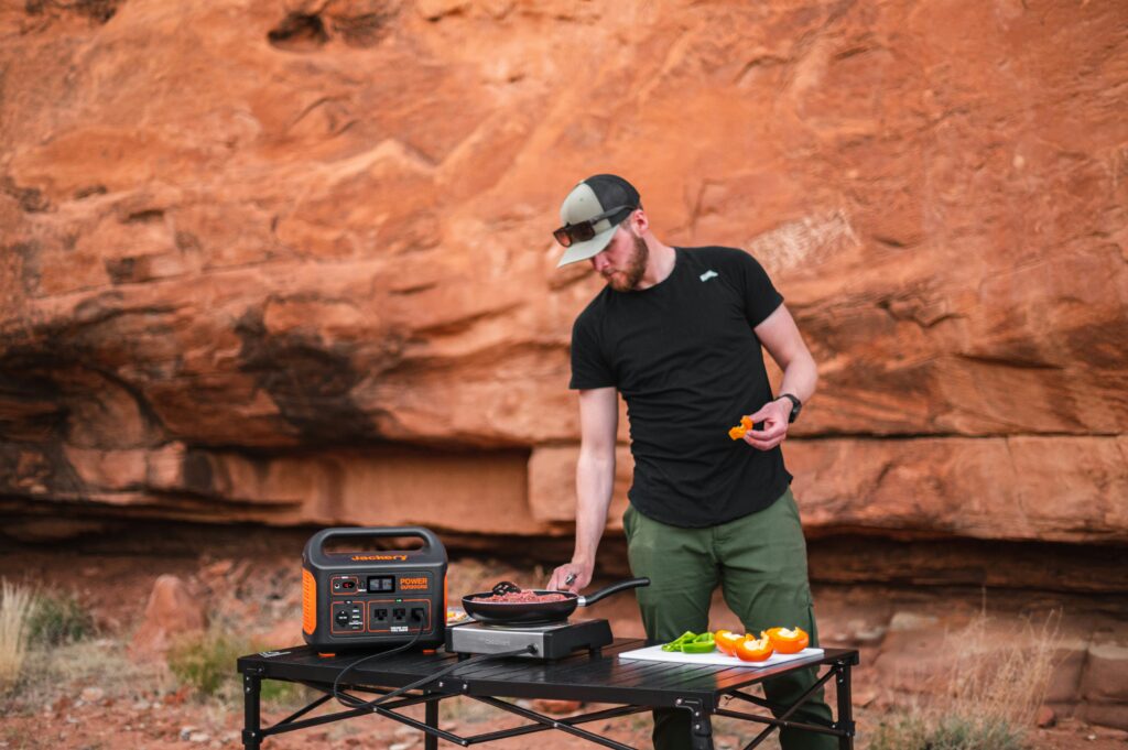 Jackery Explorer 1000 v2 generador solar portátil en exterior